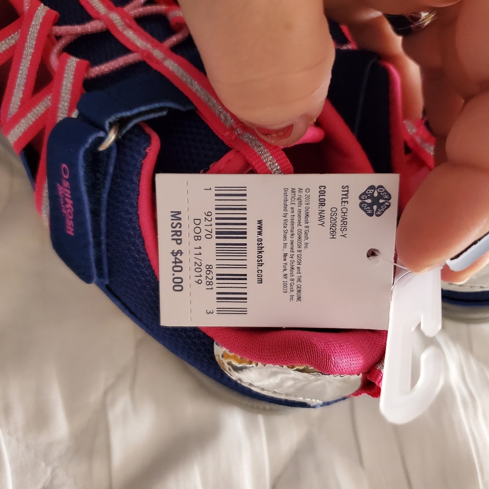 Oshkosh Girl's sandal sneakers. Size 2. Never worn.